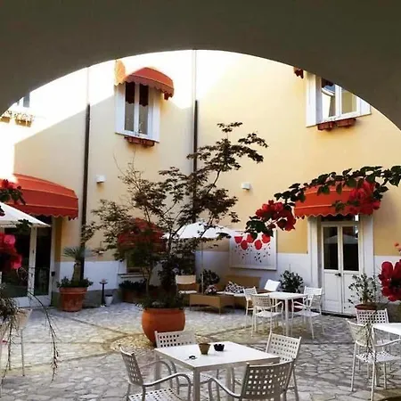San Leucio Hotel 4*